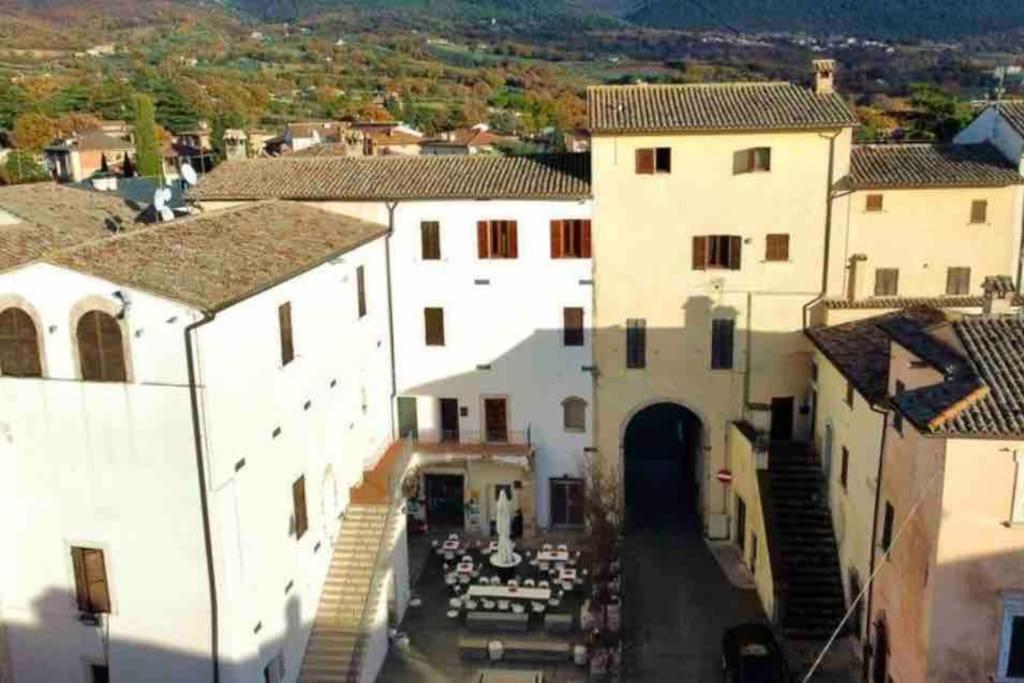 La Casina Di Nada Appartement Massa Martana Buitenkant foto